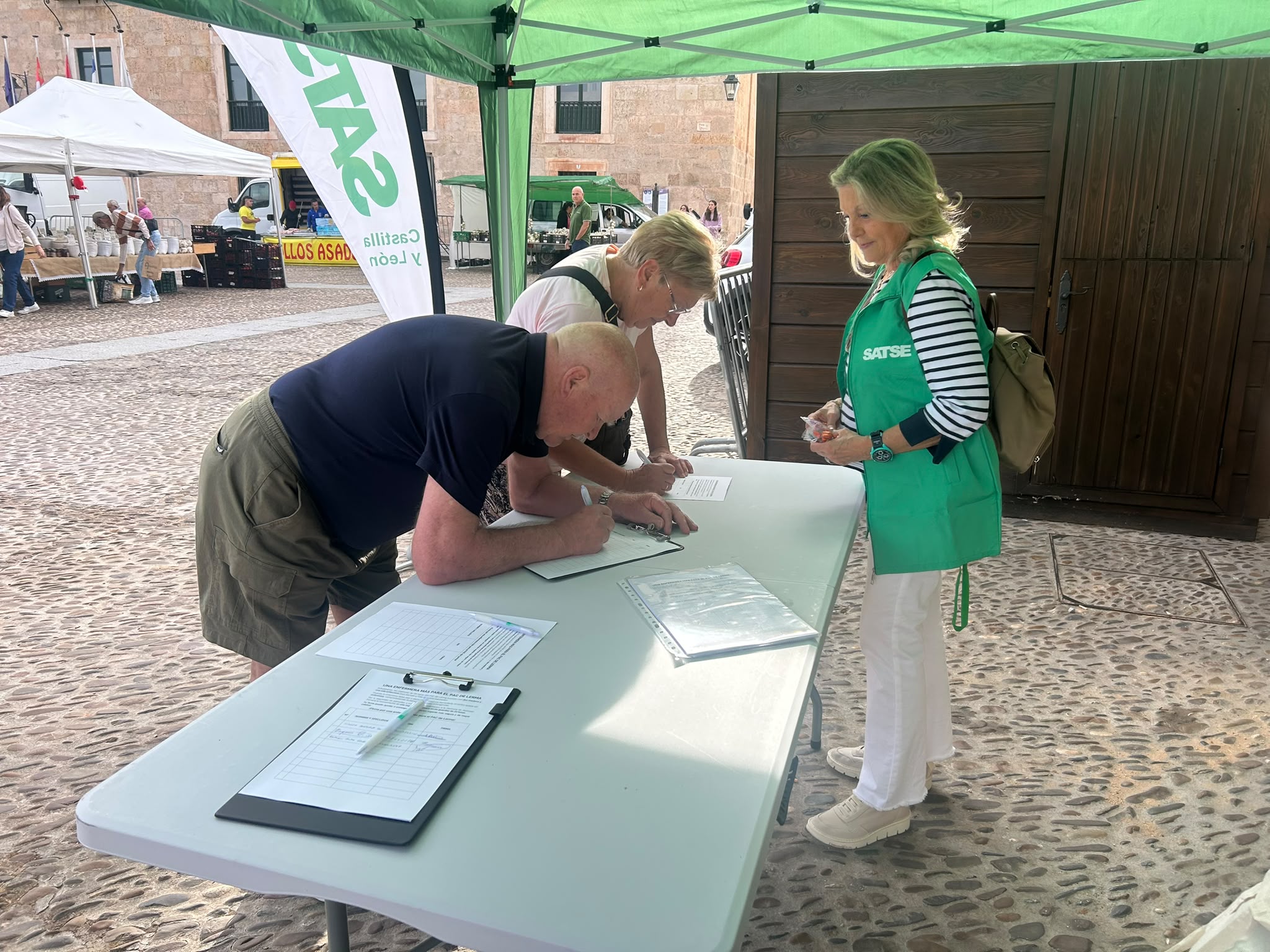 Recogida de firmas en Lerma por SATSE Burgos. 